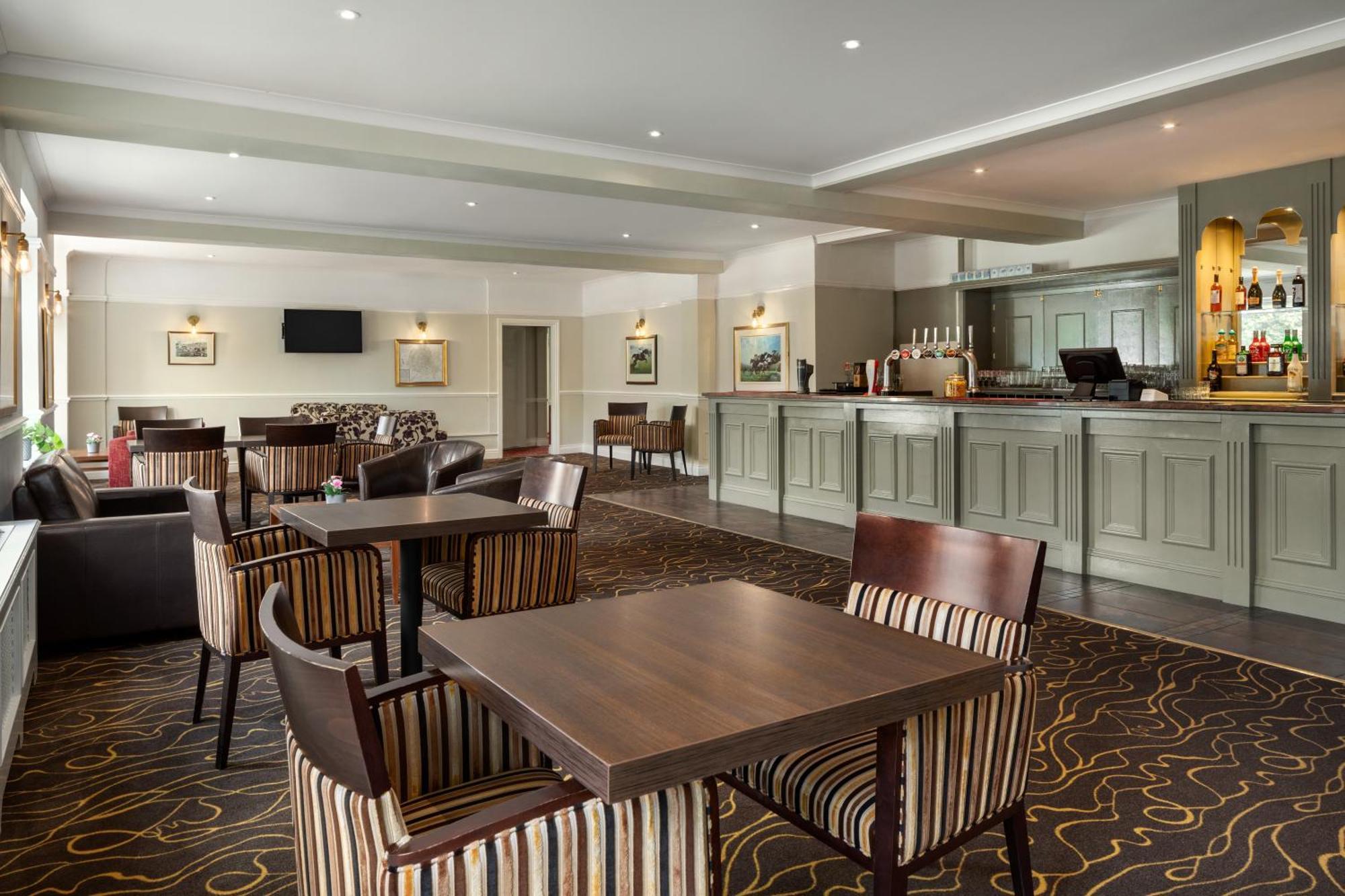Ramada By Wyndham Cheltenham Golden Valley Exterior foto